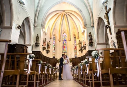 bisou-dans-église Sous la coupole de la cathédrale