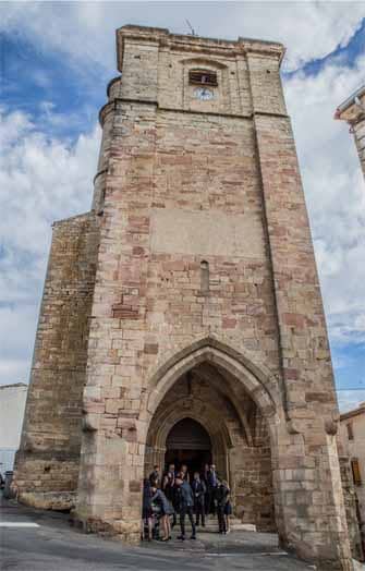 église Devant l'église