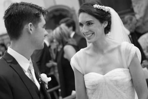 face-au-mari Emilie regarde son mari