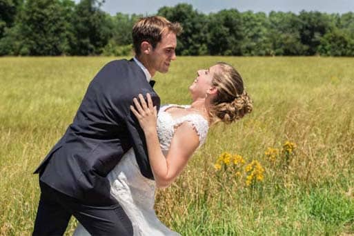 Le photographe fais la séance de couple