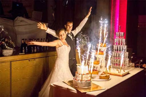 On apporte le gâteau