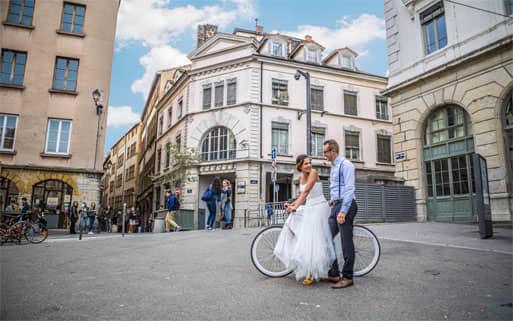 à-vélo-vieux-lyon La pose à vélo