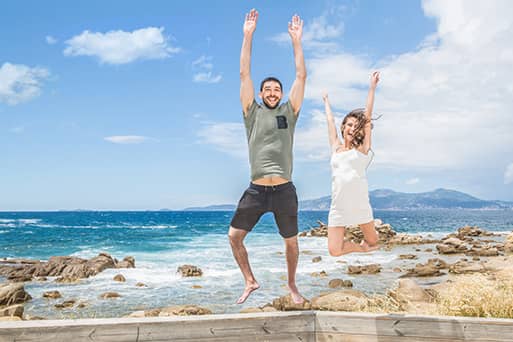 séance-couple-plage Prêt ? Sautez !