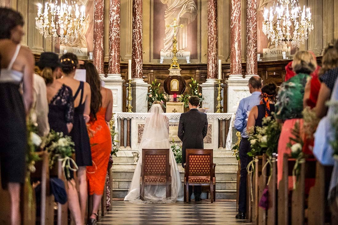 debout Une photo en contre-plongée