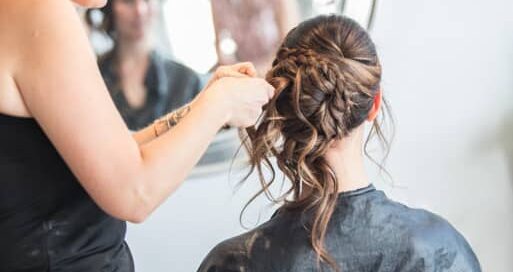 On démarre la coiffure