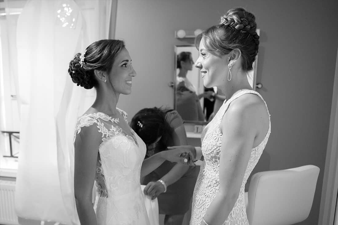 La mariée avec sa témoin