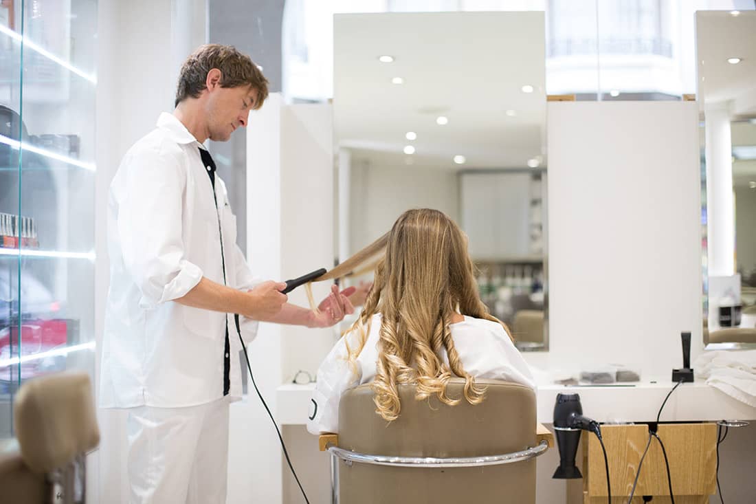 Le coiffeur au boulot !