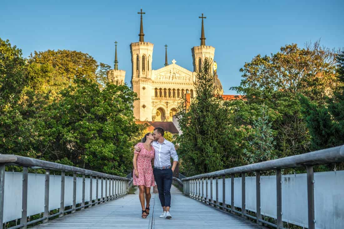Fourvière éclairée par le soleil de fin d'après-midi