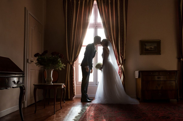 Silhouettes devant la fenêtre