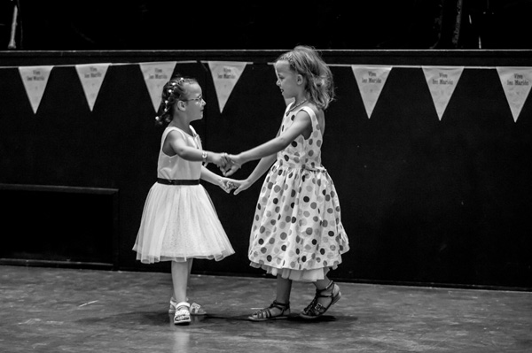 Des enfants qui font la fête